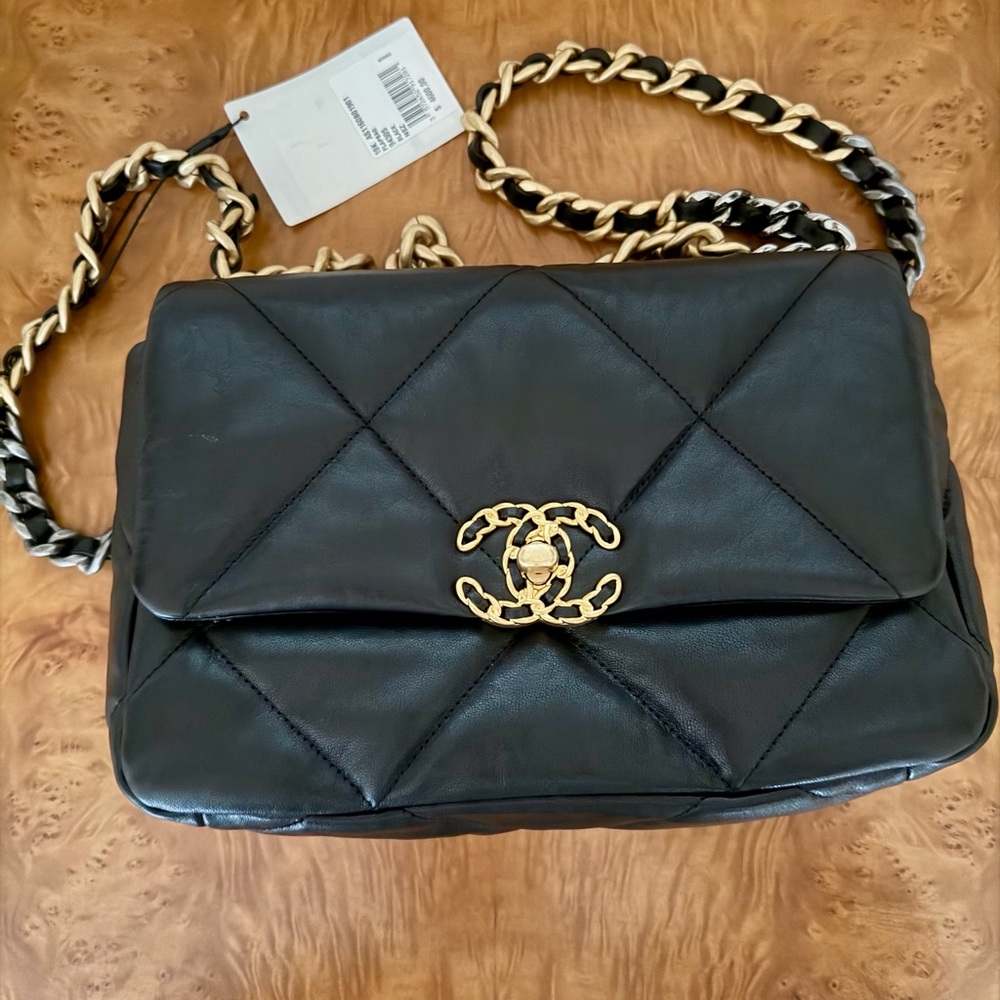 NWT CHANEL 19 Bag. Dust bag and box included!